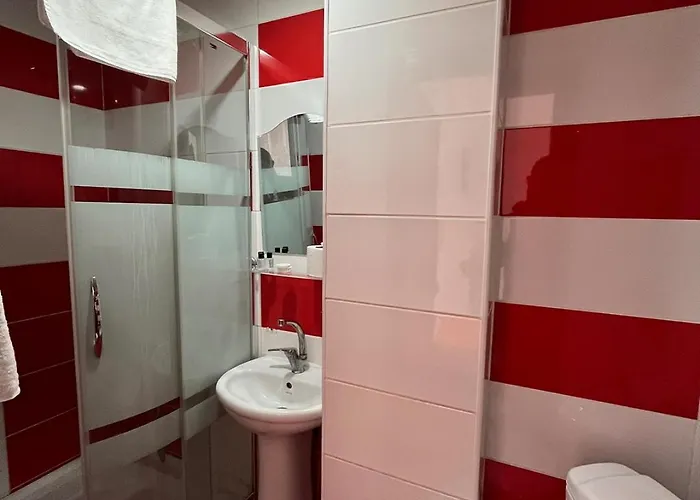 Red White Стамбул