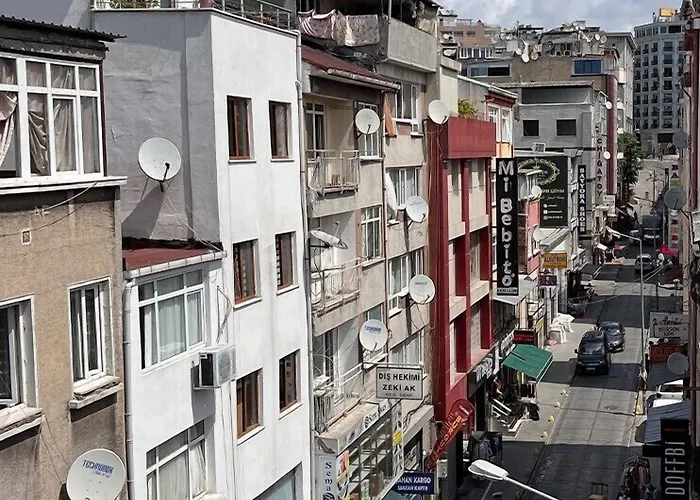 Red White 2* Стамбул