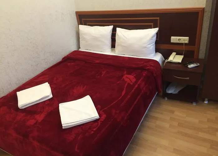 Отель Red White 2*