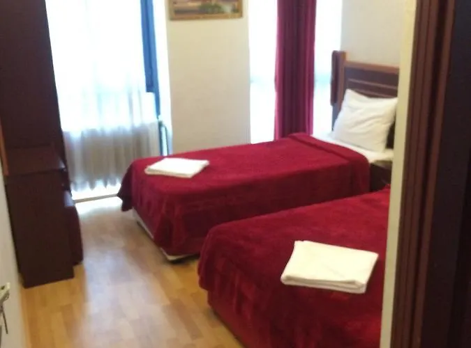 Red White 2* Istanboel