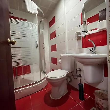 Red White Hotel 2*