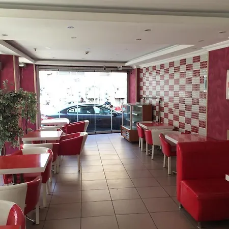 Red White Hotel Istanboel