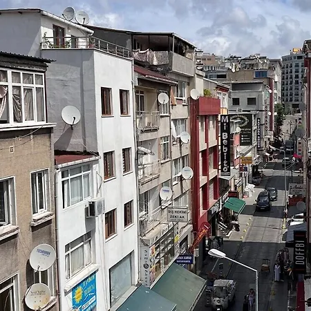 Red White 2* Stambuł