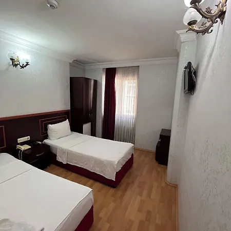 Red White 2* Stambuł