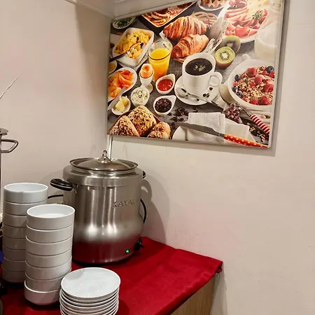 Red White 2* Κωνσταντινούπολη