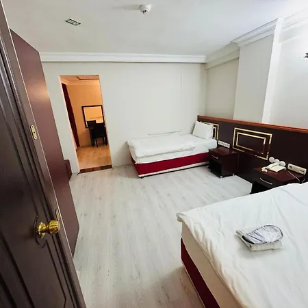 Red White Hotel 2*