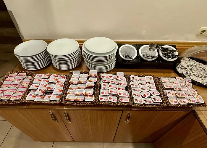 מלון Red White 2*