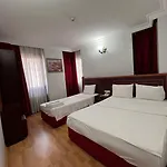 Red White Otel