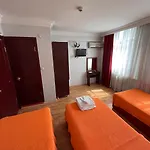 Otel Red White