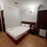 Red White Otel