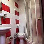 Otel Red White 2*